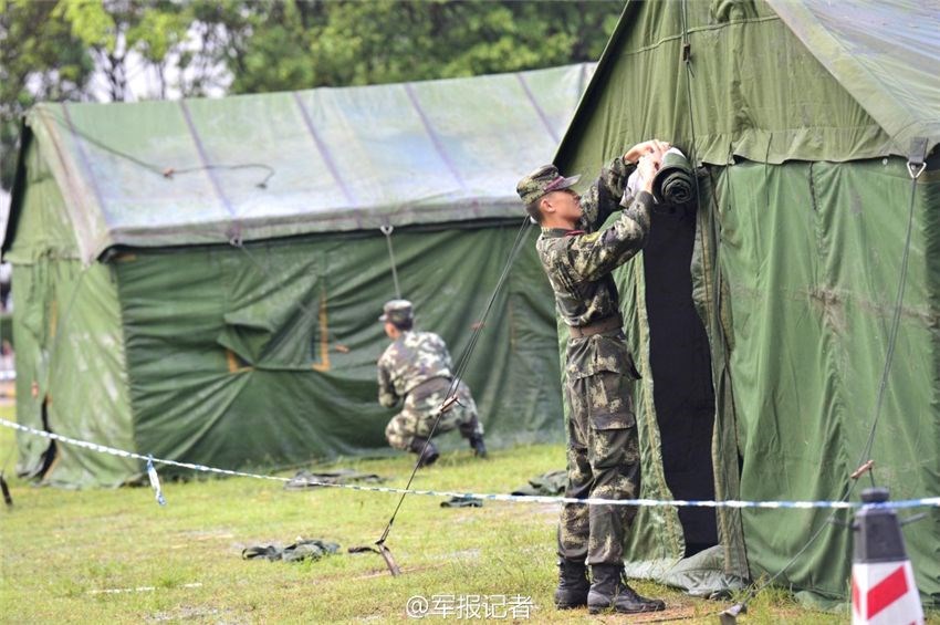 穆棱充气迷彩帐篷